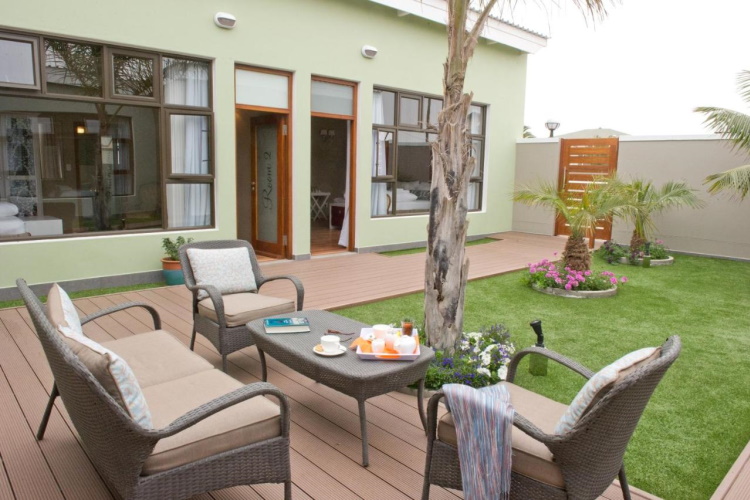 namib guesthouse buiten.jpg