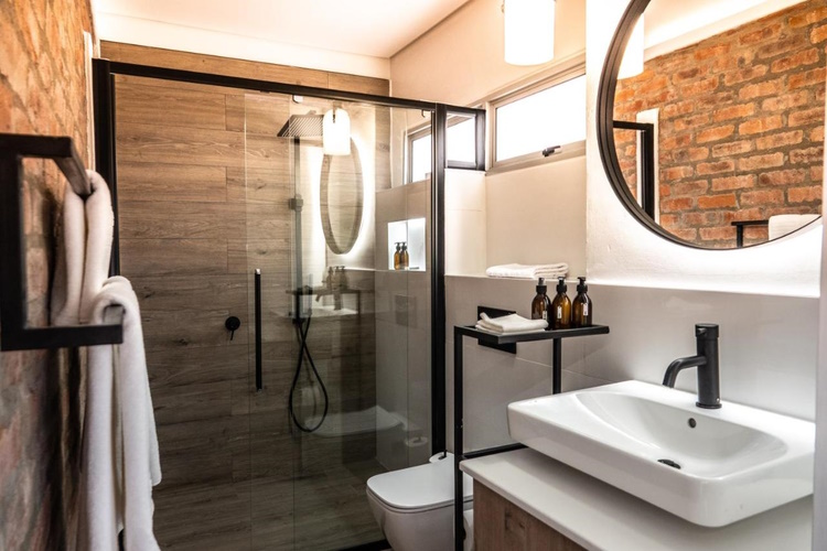 the windhoek luxury suites  badkamer.jpg