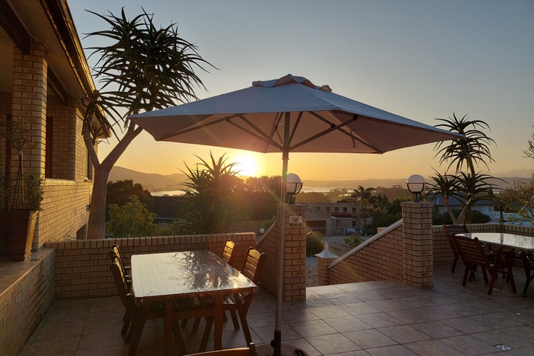 amber guest lodge terras.jpg