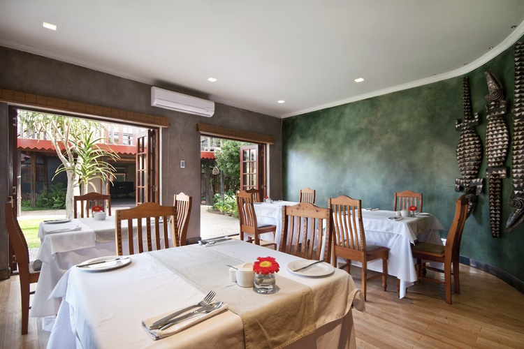 singa lodge restaurant.jpg