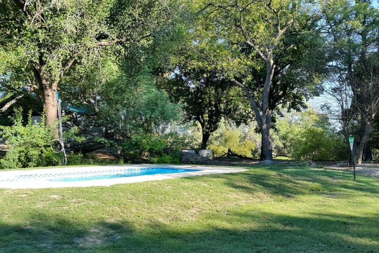 caprivi mutoya lodge zwembad.jpg