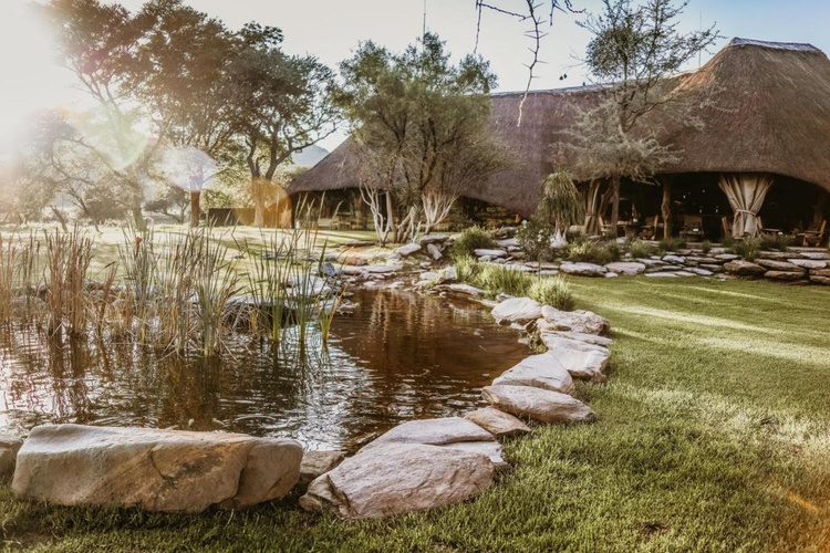 okapuka safari lodge tuin.jpg