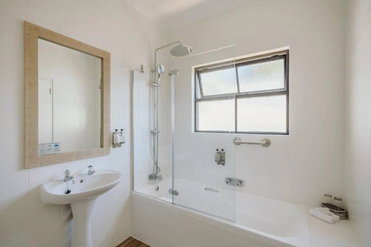 bayview hotel badkamer.webp