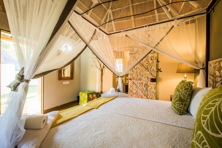 robins camp aangezicht chalets van binnen.webp