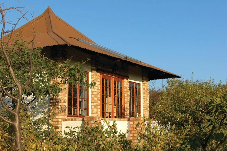 etosha safari lodge huisje.webp