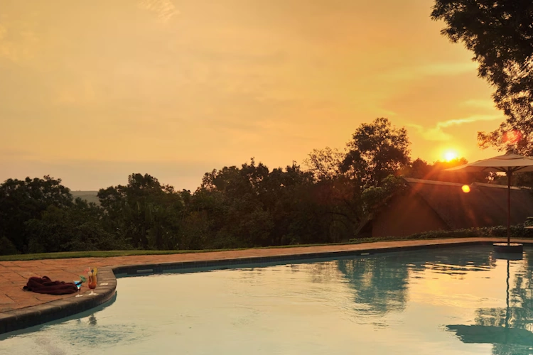 hazyview sun hotel zwembad zonsondergang.webp