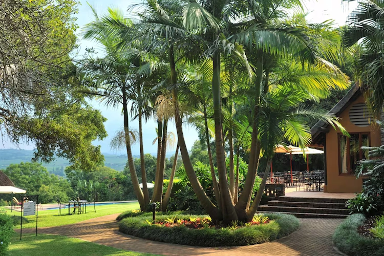 hazyview sun hotel tuin overdag.webp