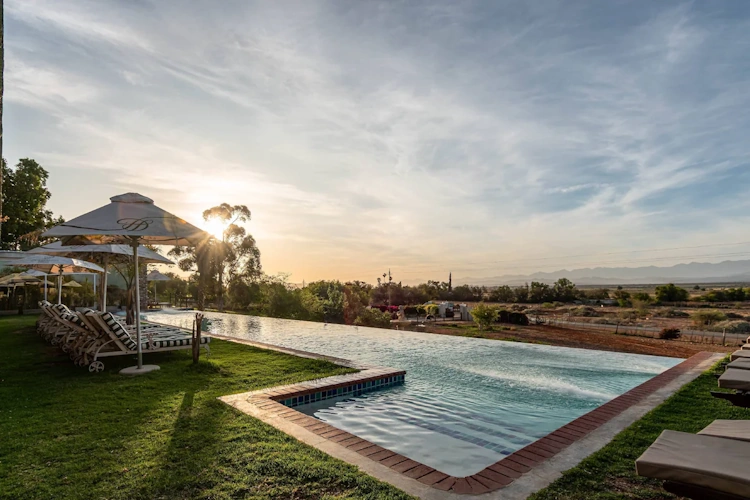 mooiplaas guest house zwembad 002.webp