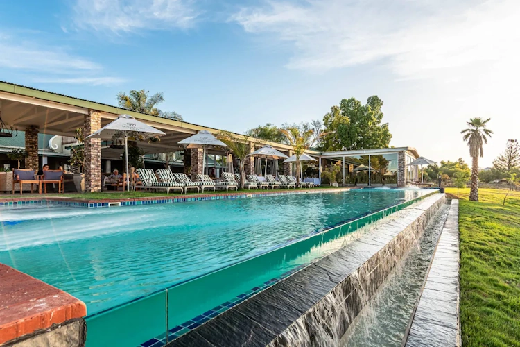 mooiplaas guest house zwembad.webp