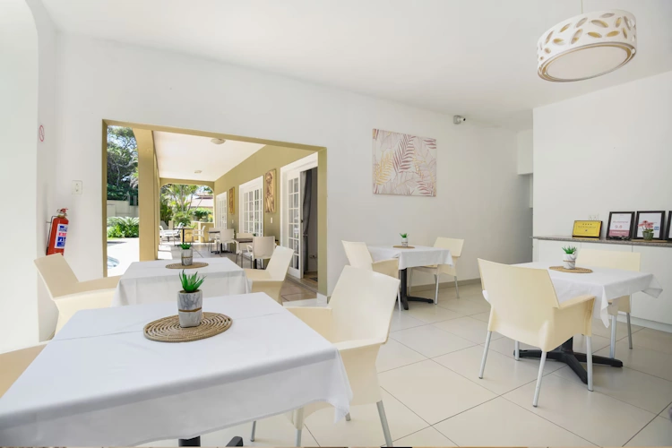 caza beach guest house ontbijtruimte.webp