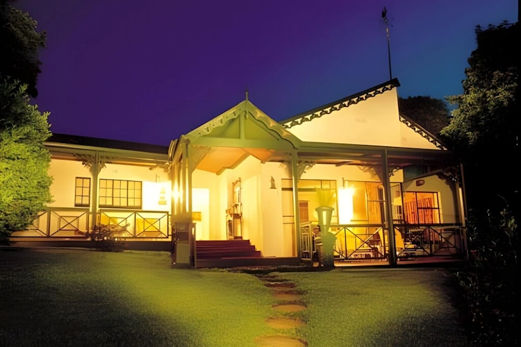 sherwood's country house voorkant.webp