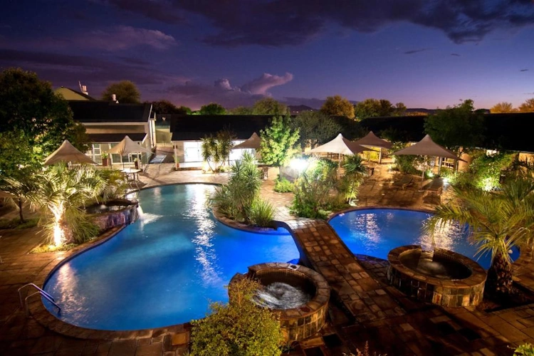 arebbusch lodge zwembad.webp