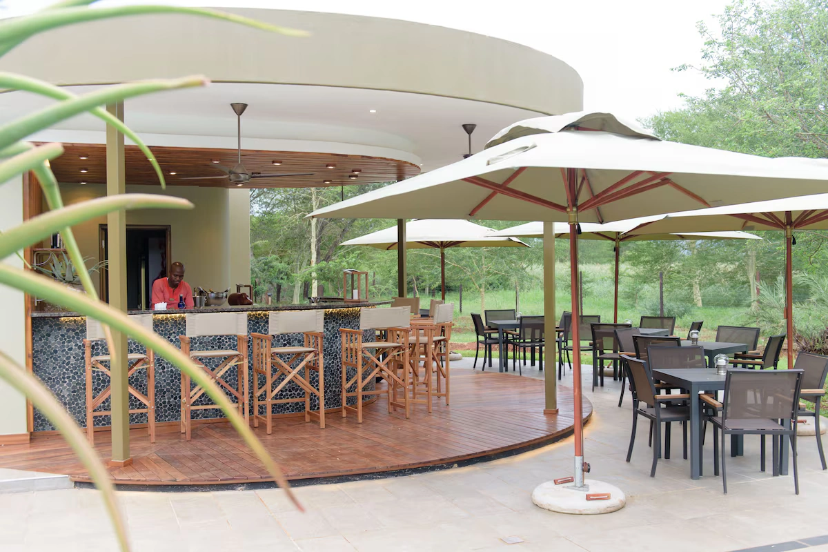 Ghost Mountain Inn poolside bar 001.webp