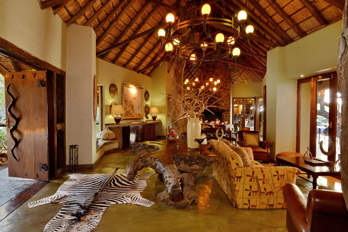 Motswiri Private Safari lounge binnen.webp