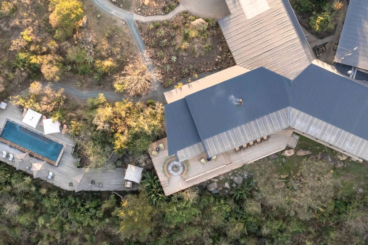 Rhino Ridge Safari Lodge luchtfoto 001.webp
