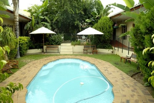 Blommenberg Guest House zwembad