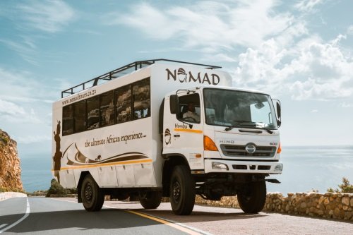 Klik op de afbeelding voor een vergroting Nomad Luxury Adventure Truck 009