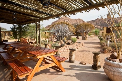Namtib Desert Lodge zitje buiten
