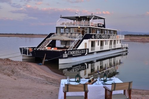 Klik op de afbeelding voor een vergroting Lake Kariba houseboat