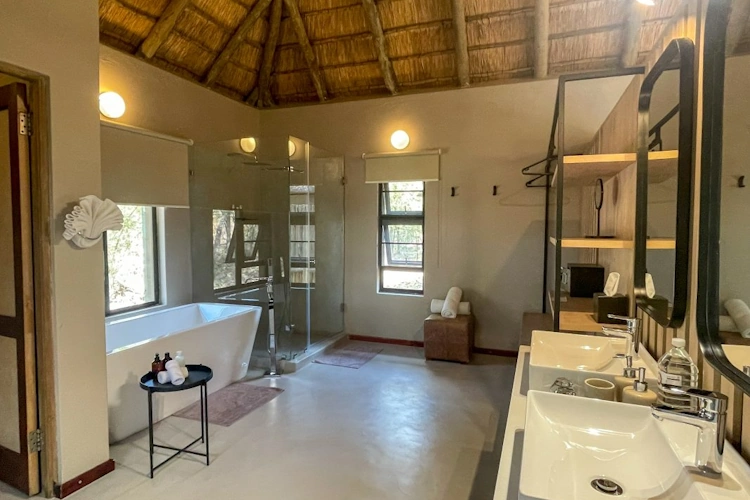 Xanatseni Private Camp badkamer.webp