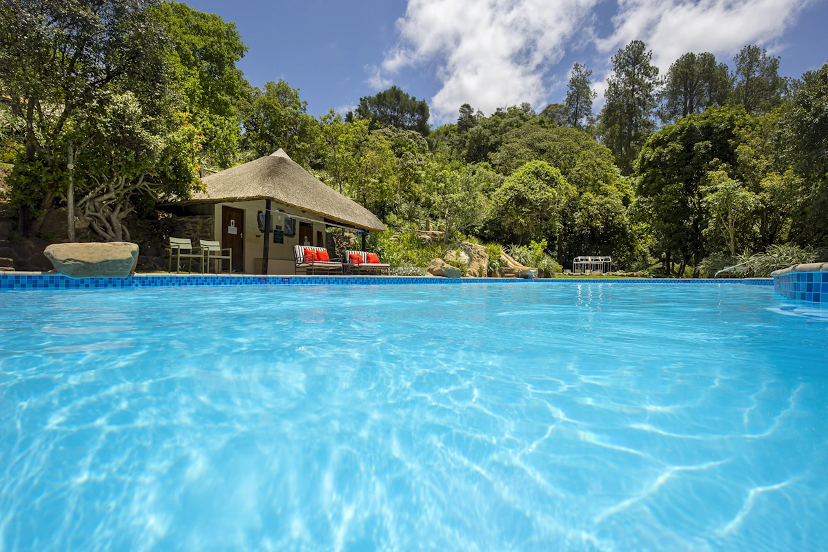 The Cavern Drakensberg Resort & Spa zwembad 002.webp