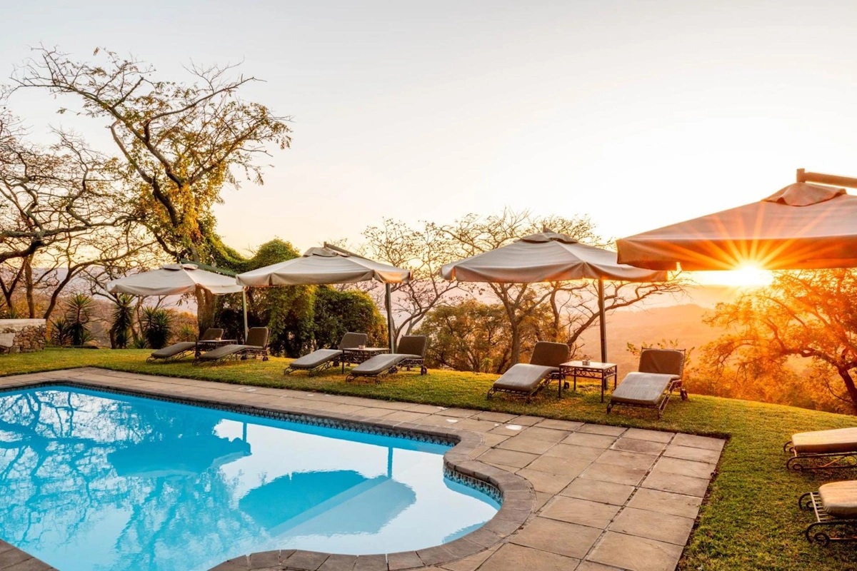 Chestnut Country Lodge zwembad 001.webp