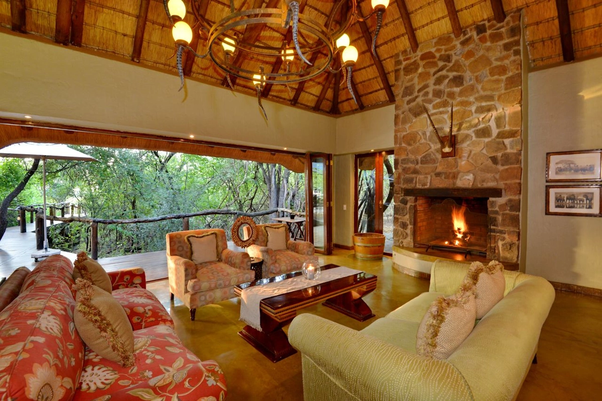 Motswiri Private Safari lounge binnen 002.webp