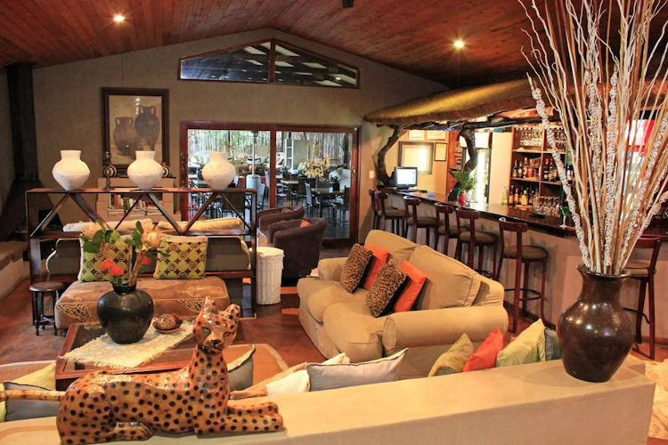 Emdoneni Lodge bar 001.webp