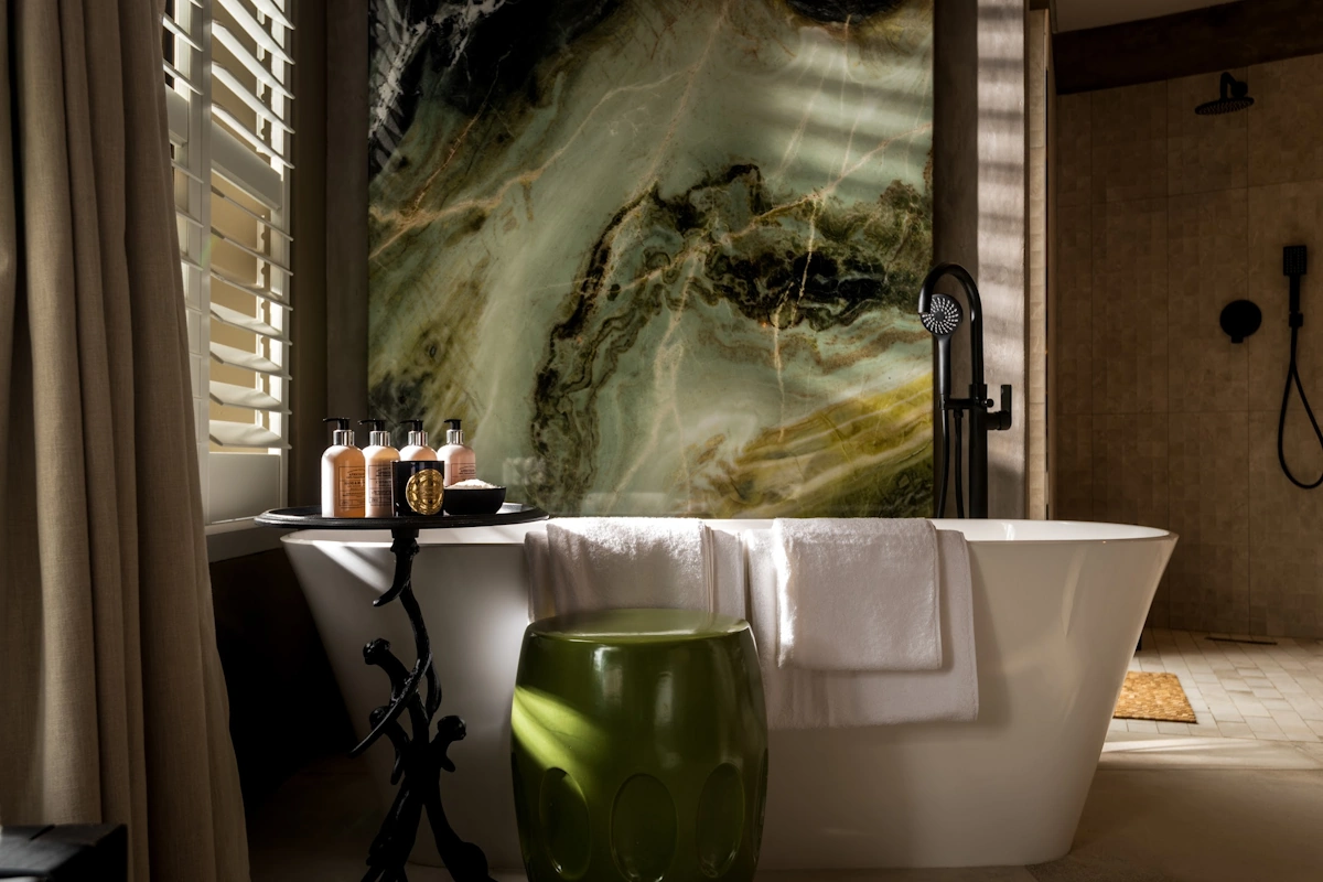 Lush Private Lodge Deluxe Suite 016.webp