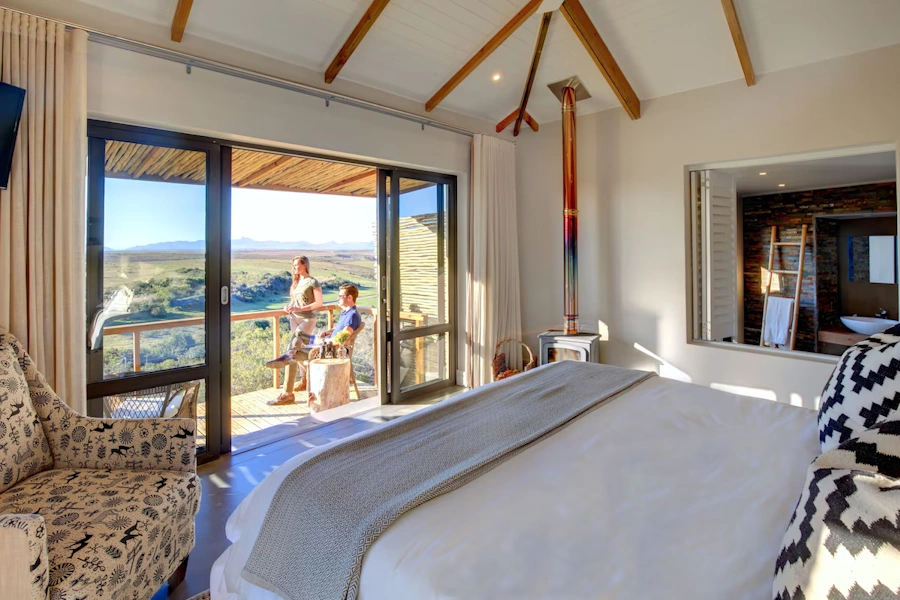 Garden Route Game Lodge Luxury Family Suite with Pool slaapkamer.webp