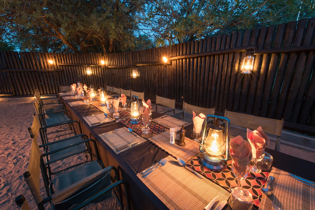 Kambaku Safari Lodge boma dinner 001.webp