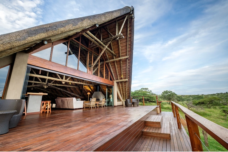Mavela Game Lodge terrasdek 001.webp