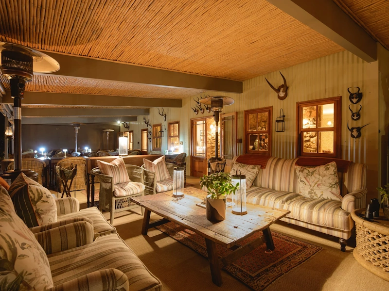 Camp Figtree Lounge buiten 001.webp