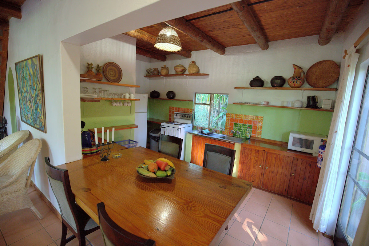 Phophonyane Falls Eco Lodge FAMILY COTTAGE keuken 001.webp