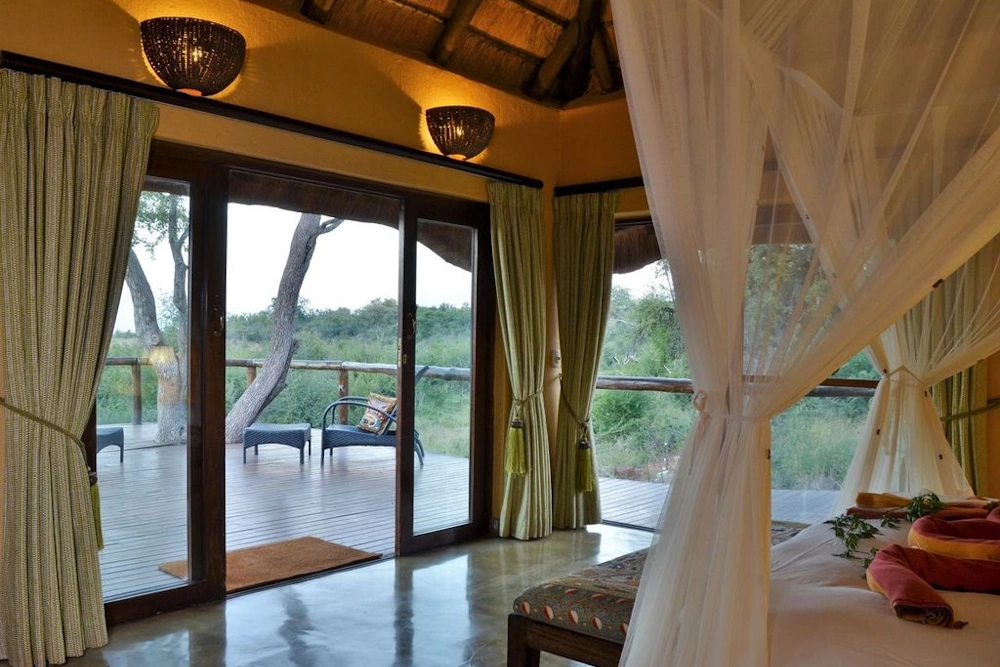 Motswiri Private Safari kamer uitzicht buiten.webp