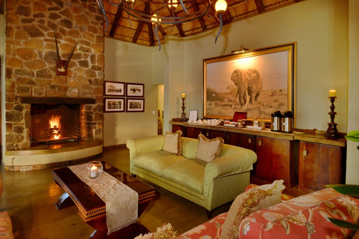 Motswiri Private Safari lounge binnen 003.webp
