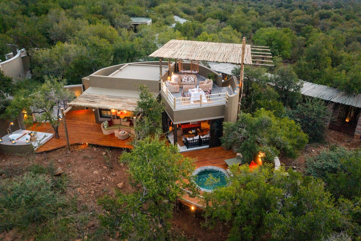 Lush Private Lodge Deluxe Suite 009.webp