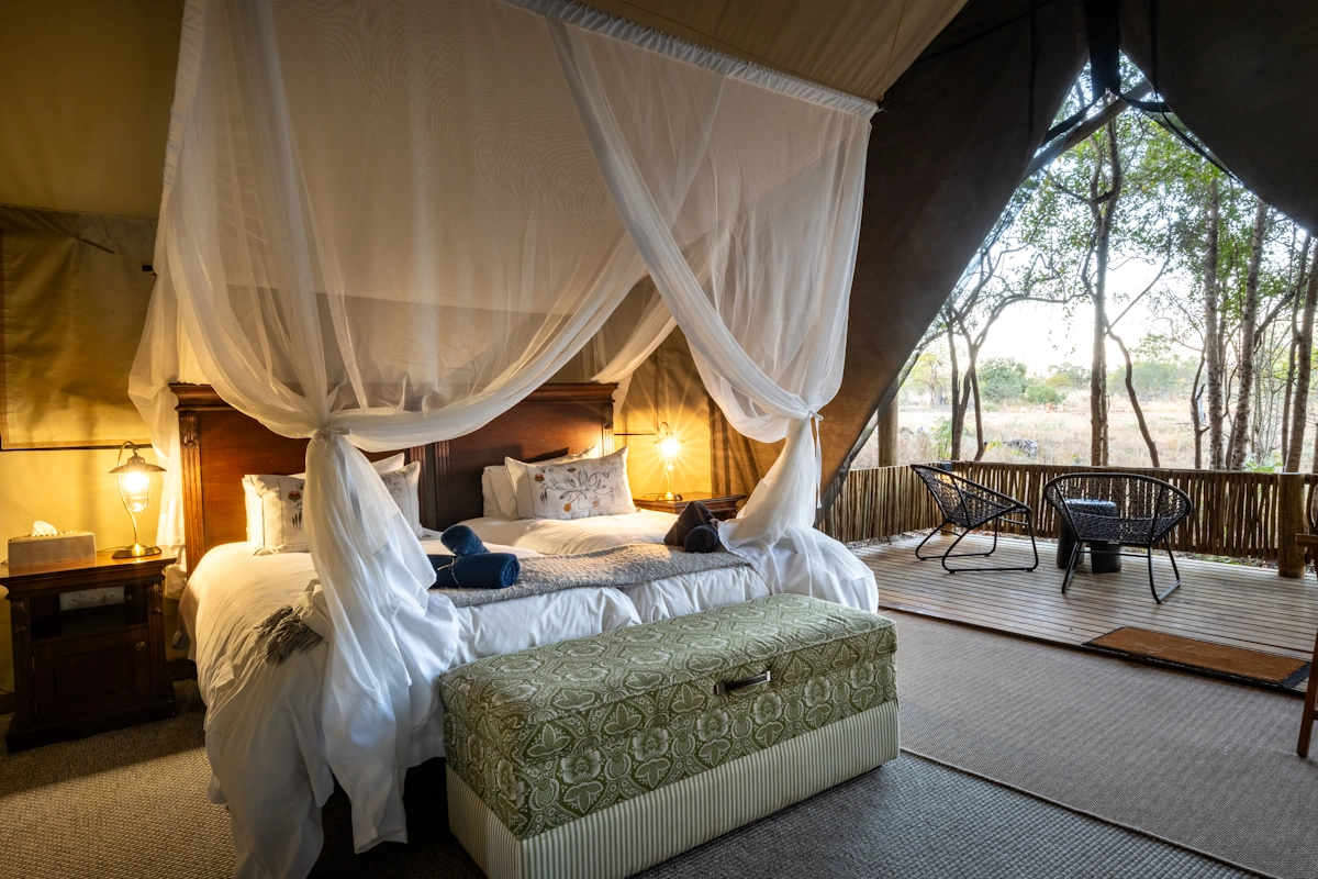 KwaMbili Game Lodge Tent van binnen 001.webp