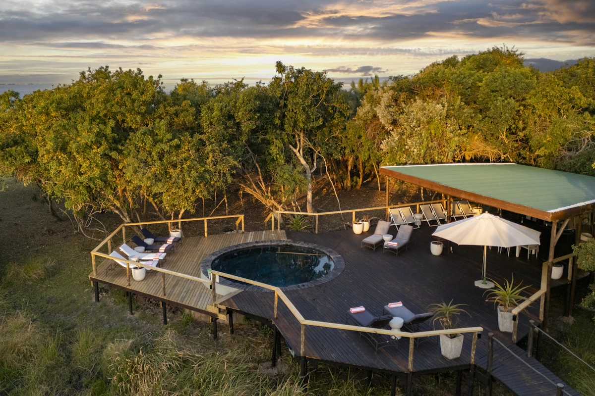 Makakatana Bay Lodge zwembad 003.webp