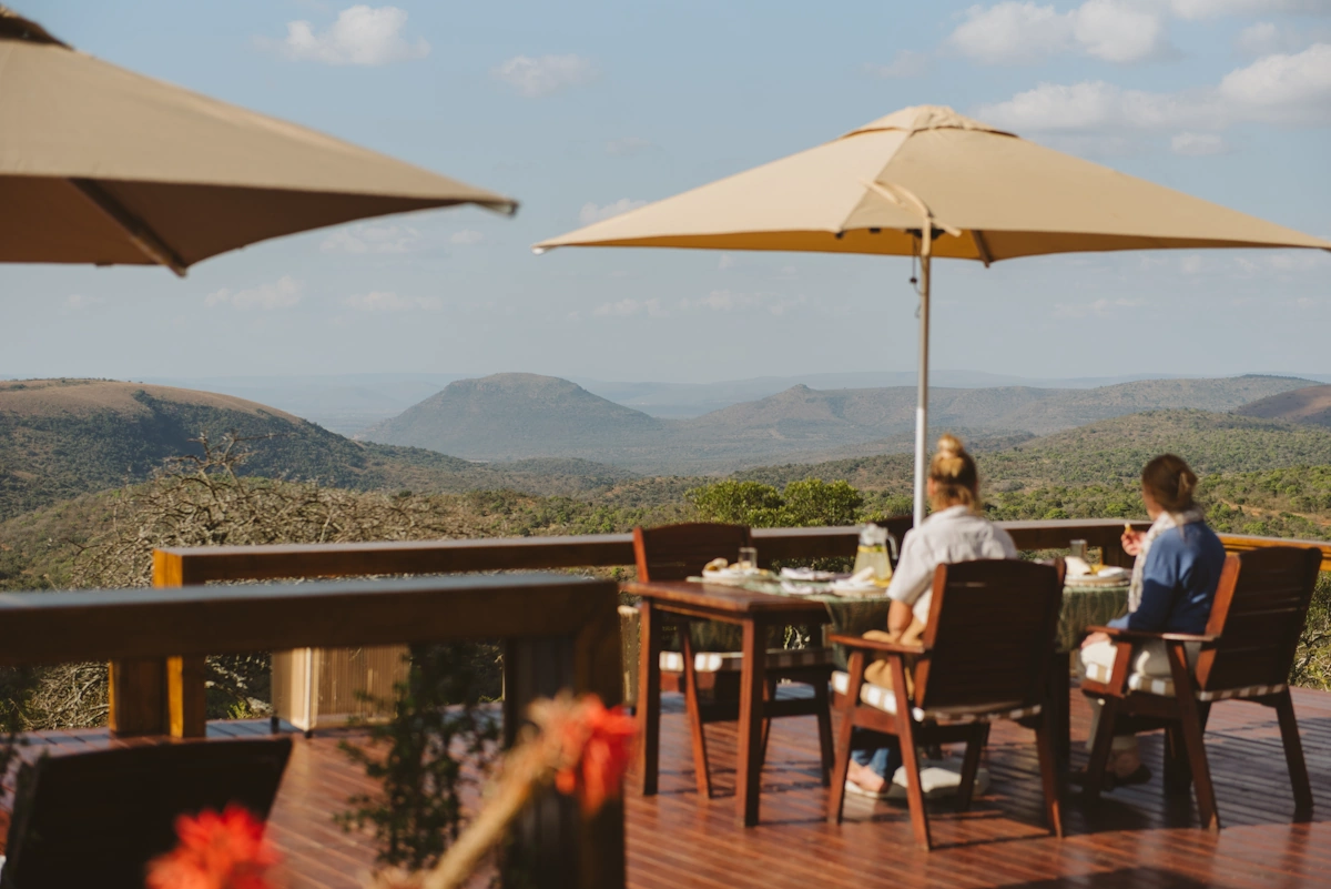 Makongo Hills Lodge pooldeck 001.webp