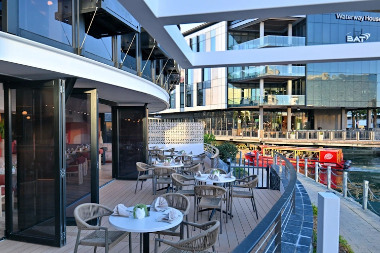 City Lodge Hotel Victoria And Alfred Waterfront buiten eten.webp