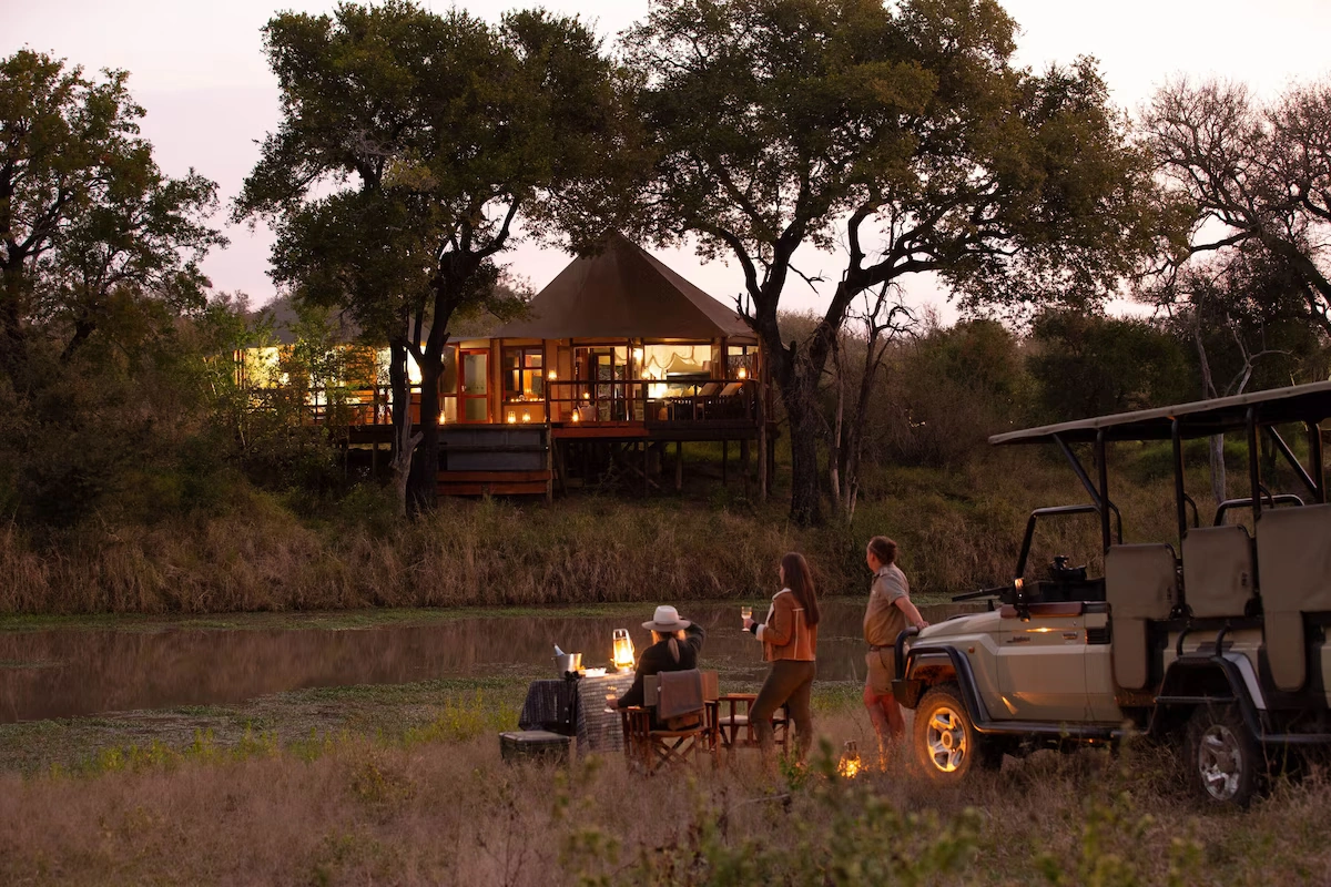 Hamiltons Tented Camp buitenkant 001.webp