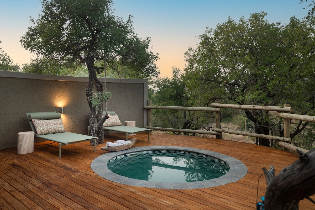 Lush Private Lodge Deluxe Suite 006.webp