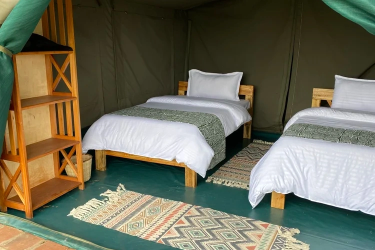 Amboseli Discovery Camp safaritent binnen.webp