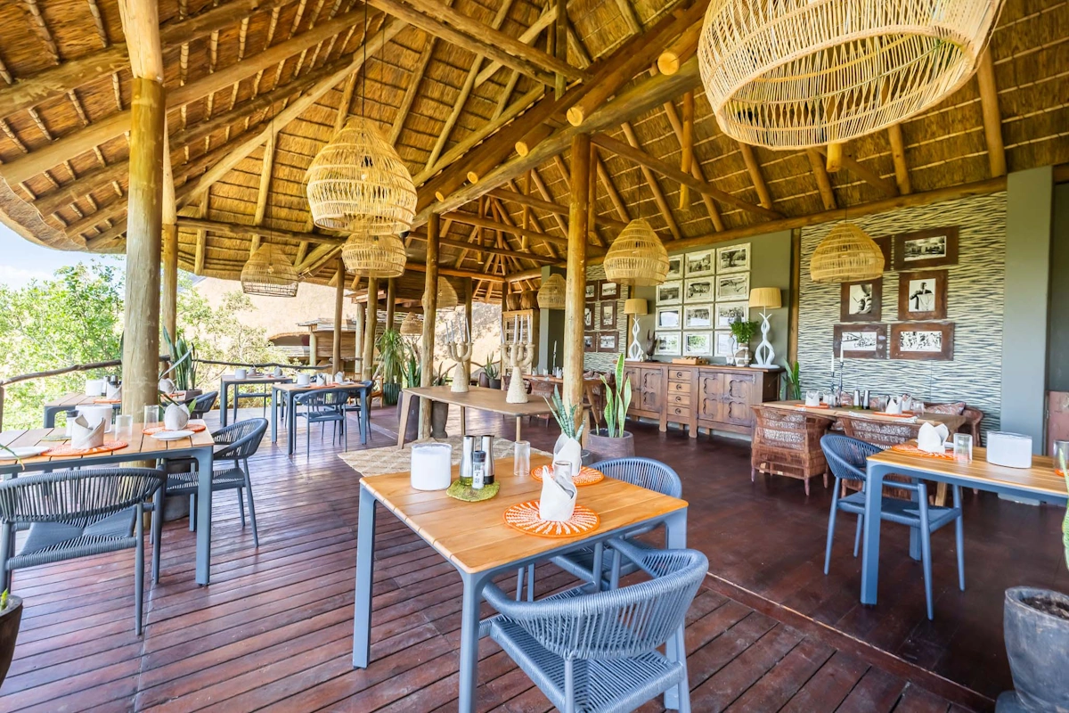 Buffalo Ridge Safari Lodge buiten eten.webp