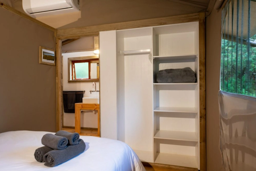 AfriCamps Klein Tent slaapkamer ouders.webp