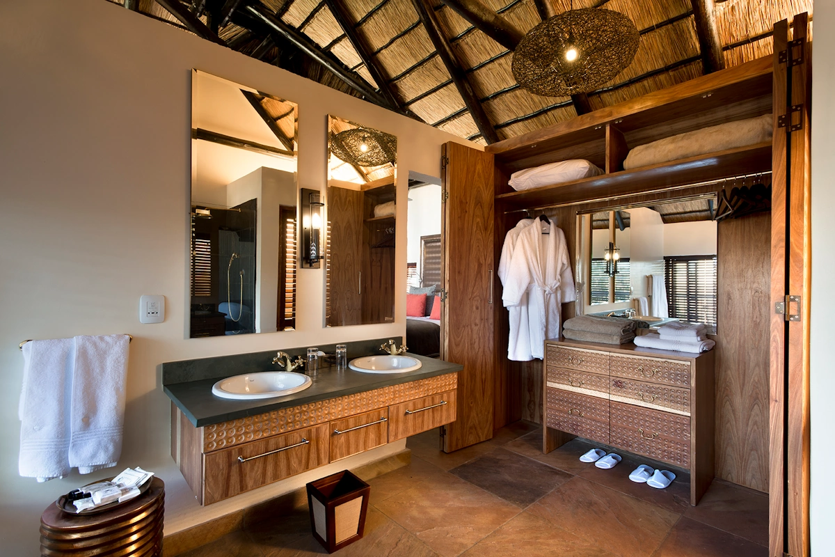 Tshukudu Bush Lodge badkamer 002.webp