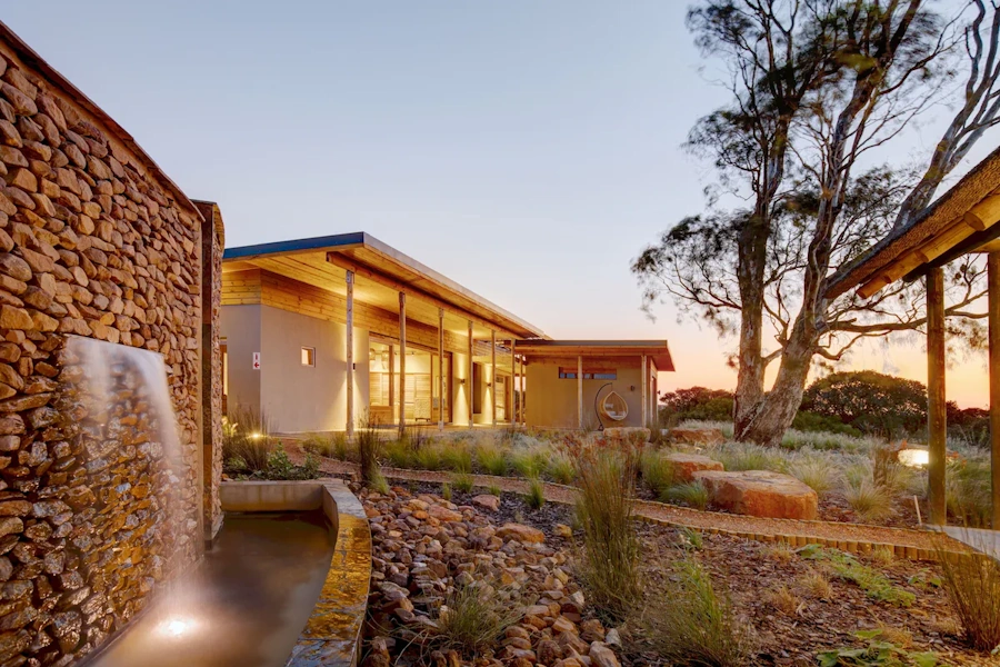 Garden Route Game Lodge buitenkant terrein.webp