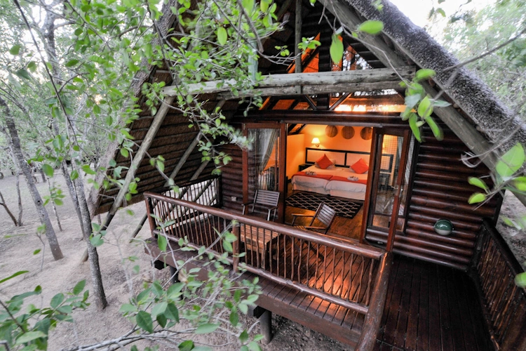 Hluhluwe River Lodge chalet buiten.webp
