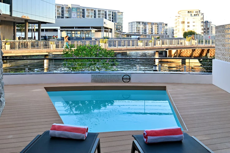 City Lodge Hotel Victoria And Alfred Waterfront zwembad.webp